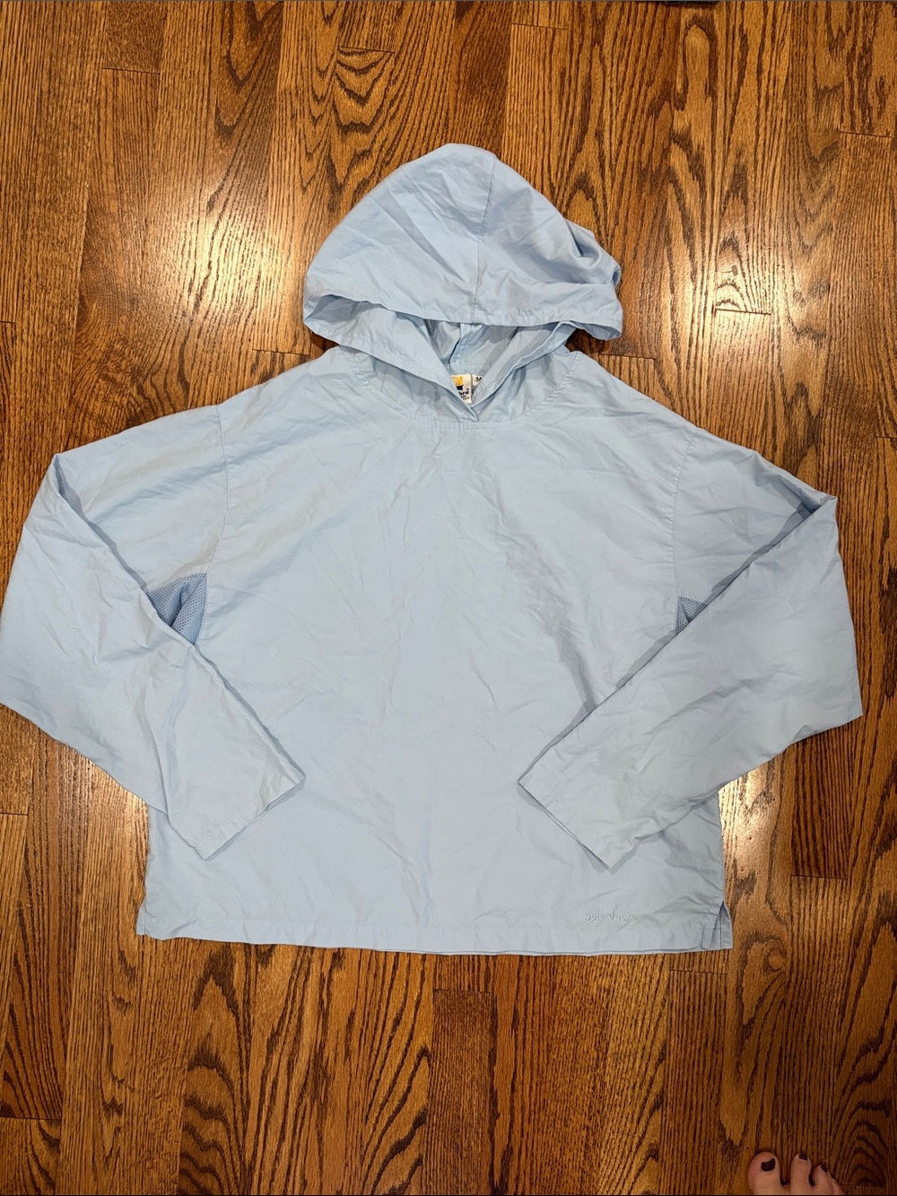 Vintage light blue women’s Solumbra lightweight, long sleeve hooded shirt size M